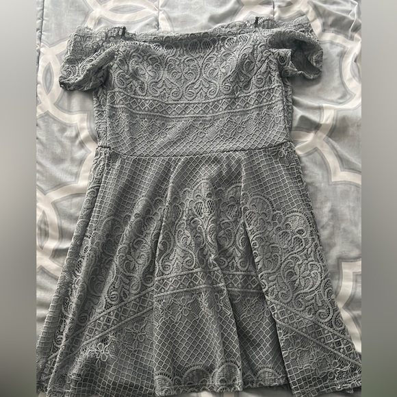 Small Rewind off the shoulder lace dress. Lightly used only worn once. - Picture 4 of 4